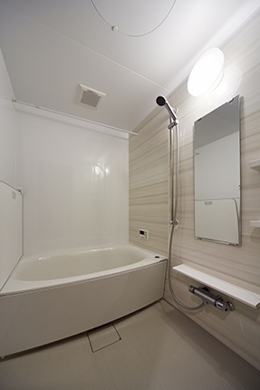 パナソニック【MR－X】ベージュテンダーライン柄で清潔感のある浴室（施工事例：浴室・お風呂リフォーム）｜西宮市のリフォームはナサホーム