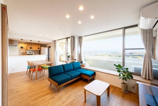 景色が主役の、くつろぎのリビング