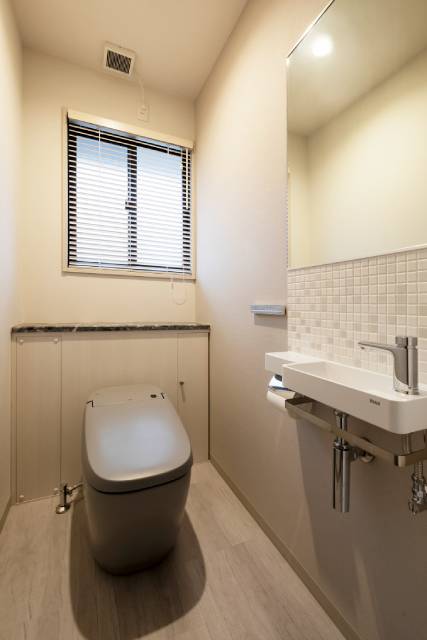 機能性も兼ね備えた、上品なトイレ空間