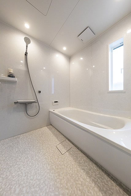 TOTOサザナで叶えた、清潔感あふれる心地よいバスルーム