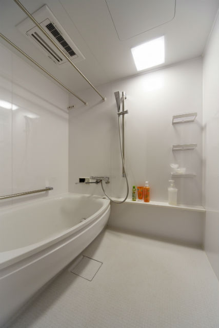 浴室乾燥機とランドリーパイプ付のバスルーム 施工事例 浴室 お風呂リフォーム 宝塚市のリフォームはナサホーム