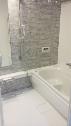 浴室の壁柄をクレアライトグレーで高級感ある仕上がりに 施工事例 浴室 お風呂リフォーム 宝塚市のリフォームはナサホーム