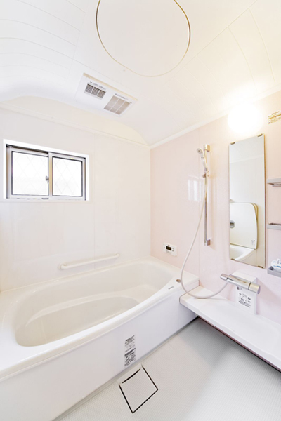 TOTO サザナでリーフリーピンクの温かい浴室