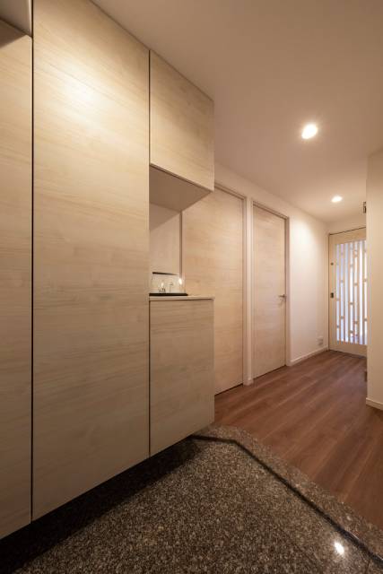 大容量収納でスッキリと、愛猫が出迎えてくれる玄関