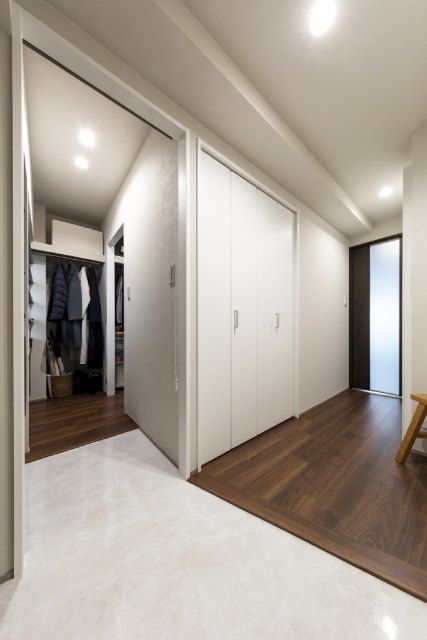 収納・動線をすっきり整えたシンプルな玄関