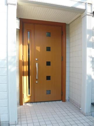 トステム【リシェント】の暖かみのある玄関ドア