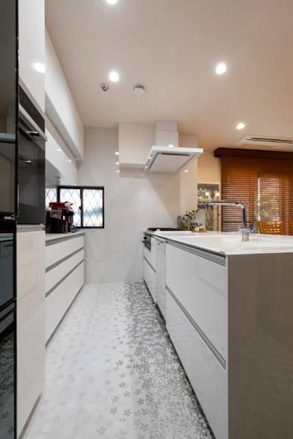 ミーレが主役の開放感あふれるキッチン空間