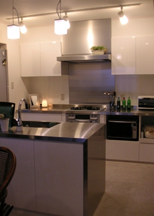 高級感のあるステンレスカウンターのオーダーキッチン 施工事例 キッチンリフォーム 生駒市のリフォームはナサホーム