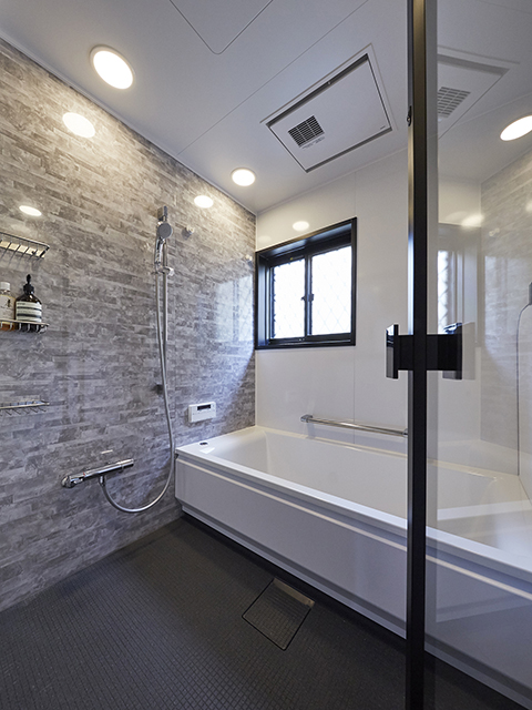 ガラスの壁で実現したホテルライクなバスルーム 施工事例 浴室 お風呂リフォーム 高槻市のリフォームはナサホーム