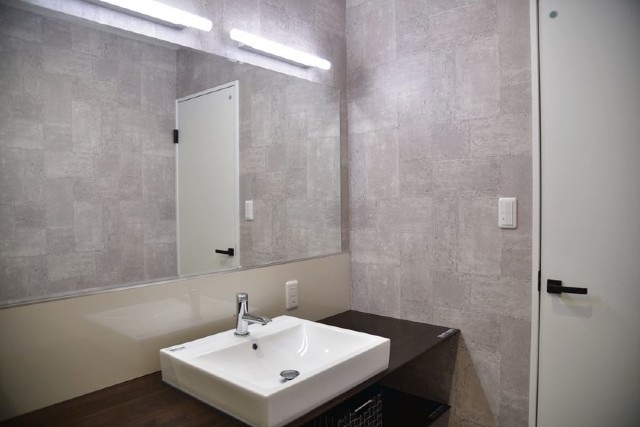 大きな一枚鏡が魅力の造作洗面台