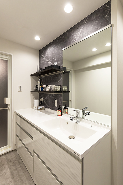 見せる収納や生活動線で使いやすさ叶えた洗面空間