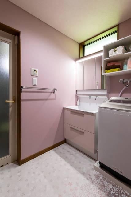 桜色に包まれた癒しの洗面空間