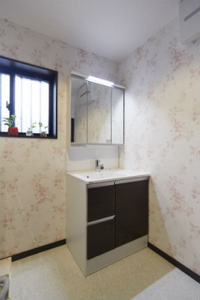 ダーク柄のシンプルな洗面台 パナソニックcライン 施工事例 洗面化粧台リフォーム 茨木市のリフォームはナサホーム