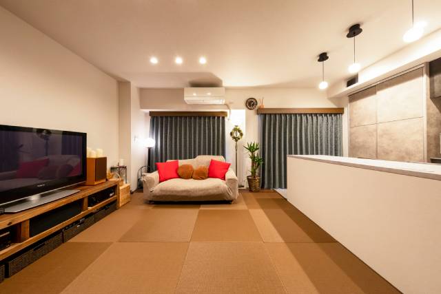 畳とやわらかな照明が囲む和モダンな住まい