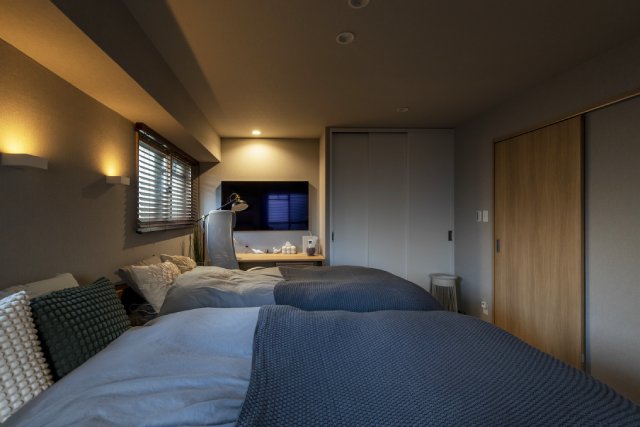 ゆとりある空間を確保した【寛げる寝室】