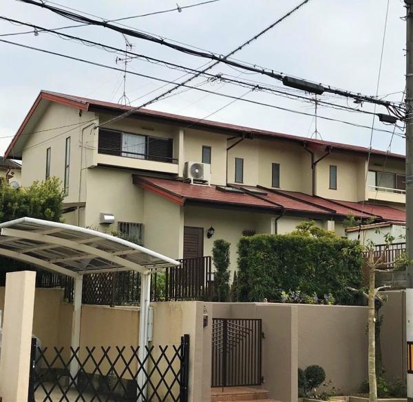 外壁屋根と外塀塗装で明るくメリハリのある街並みに馴染む外観へ