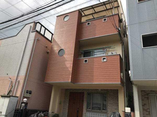 既存の2トーンカラーを生かした仕上がりの外壁塗装