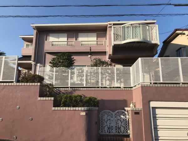 ひび割れを補修し、ひび割れがでにくいラジカル塗料を採用