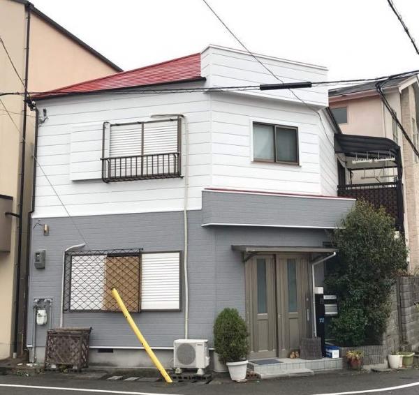 赤色塗装で少しインパクトのある屋根へ