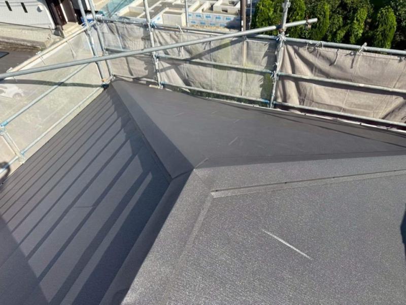 メンテナンスフリーの屋根の施工！