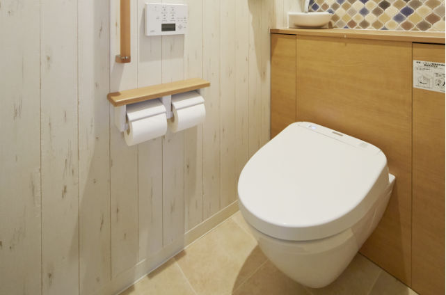温かみのあるホワイトオークでトイレを北欧ナチュラルに彩る 施工事例 トイレリフォーム 大阪市旭区のリフォームはナサホーム