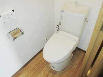 節水型のブルーグレーのアメージュでさわやかなトイレ空間に　堺市