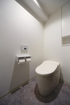 白を基調としたトイレ空間　ネオレスト
