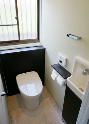 収納力のあるすっきりトイレ空間 Totoレストパル 箕面市 施工事例 トイレリフォーム 箕面市のリフォームはナサホーム