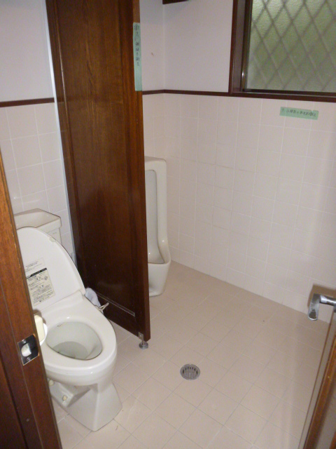 トイレと洗面台の仕切りに腰壁造作 13年7月19日 リフォームのナサホーム スタッフブログ