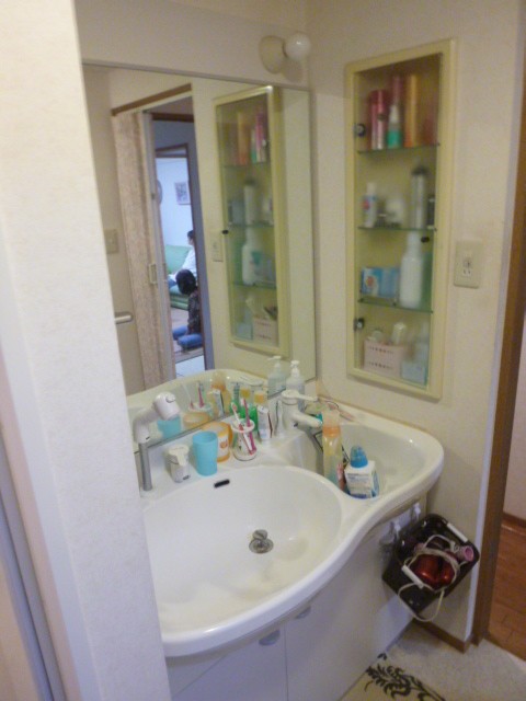 リクシルの洗面化粧台『ラルージュ』　鏡　再利用