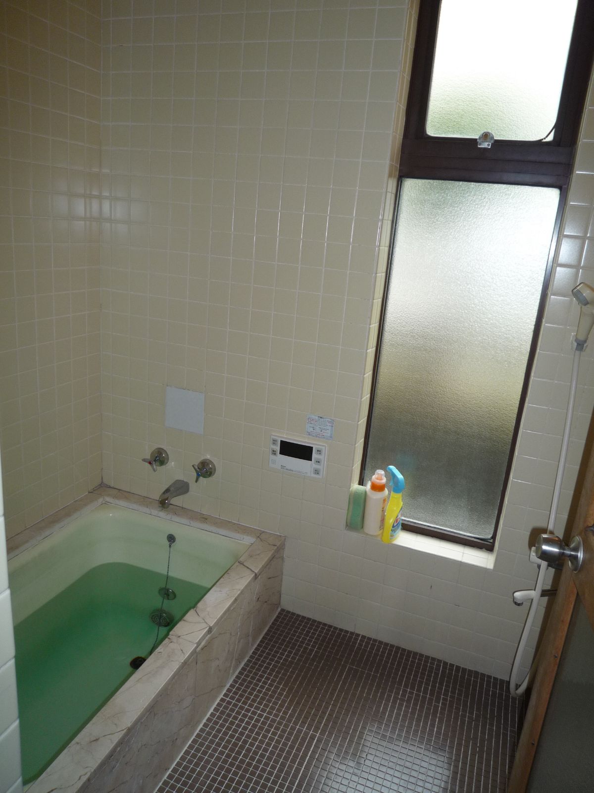 おしゃれなタイルで明るい浴室に 14年5月01日 リフォームのナサホーム スタッフブログ