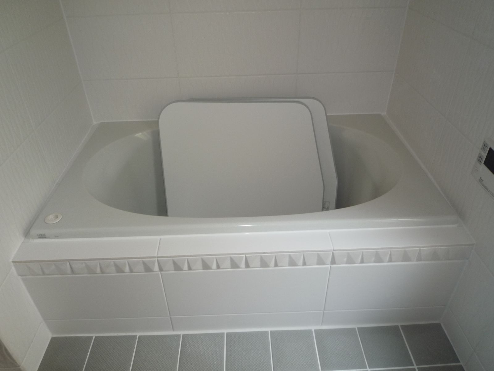 おしゃれなタイルで明るい浴室に 2014年5月01日 リフォームのナサホーム スタッフブログ